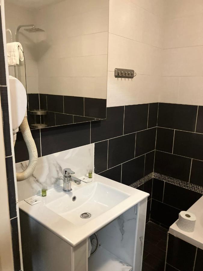 Arcotel 4 Minutes Du Palais Des Festivals - New Management New Team - Old Revievv Hotel 2*