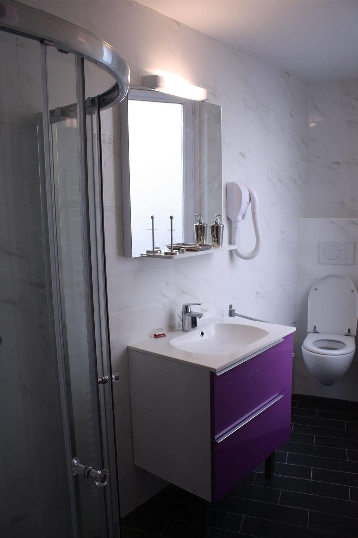 Hotel Arcotel 4 Minutes Du Palais Des Festivals - New Management New Team - Old Revievv Cannes
