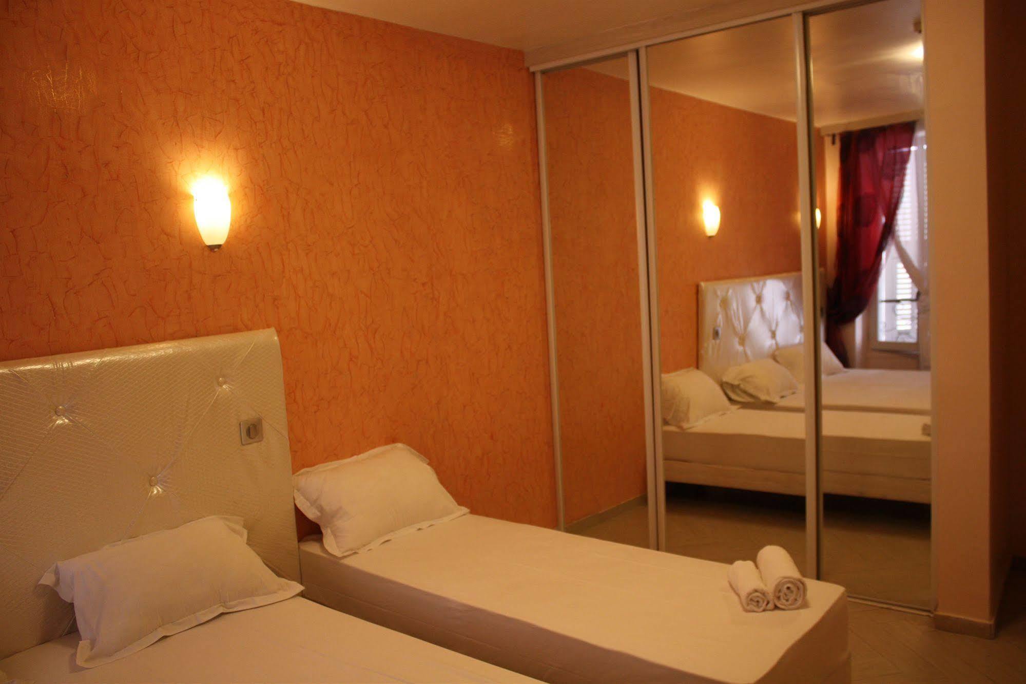 Arcotel 4 Minutes Du Palais Des Festivals - New Management New Team - Old Revievv Hotel Cannes
